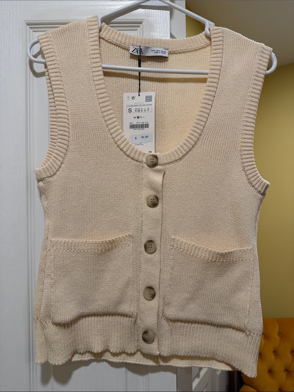 Zara Cream Button-Front Knit Vest with Pockets